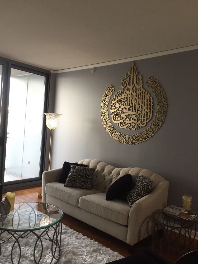 Dining room with wood and pendant