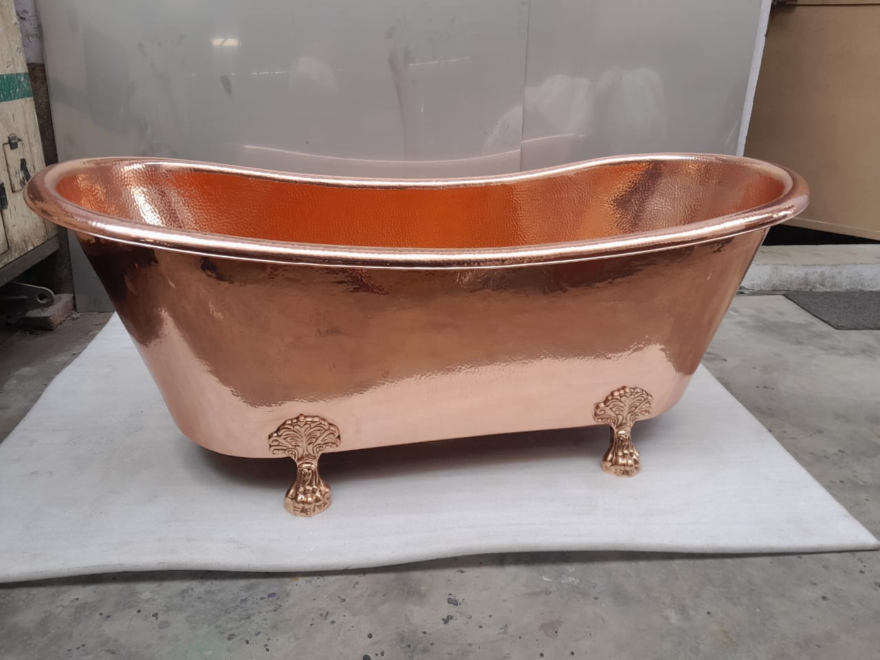 Bathtub Tembaga - Bathtub tembaga klasik, suhu air stabil.