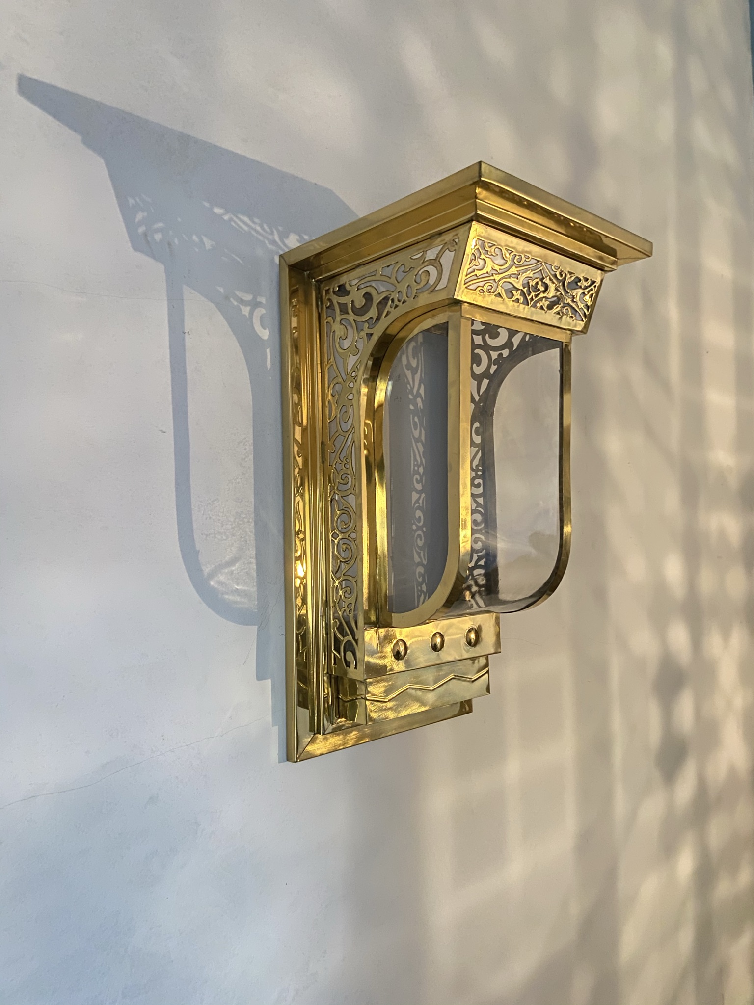 Lampu Dinding Kuningan - Lampu tempel kuningan nuansa mewah.