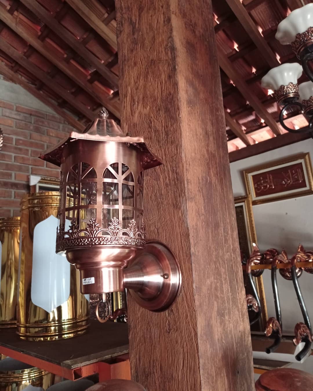 Lampu Dinding Tembaga - Lampu dinding tembaga gaya klasik.