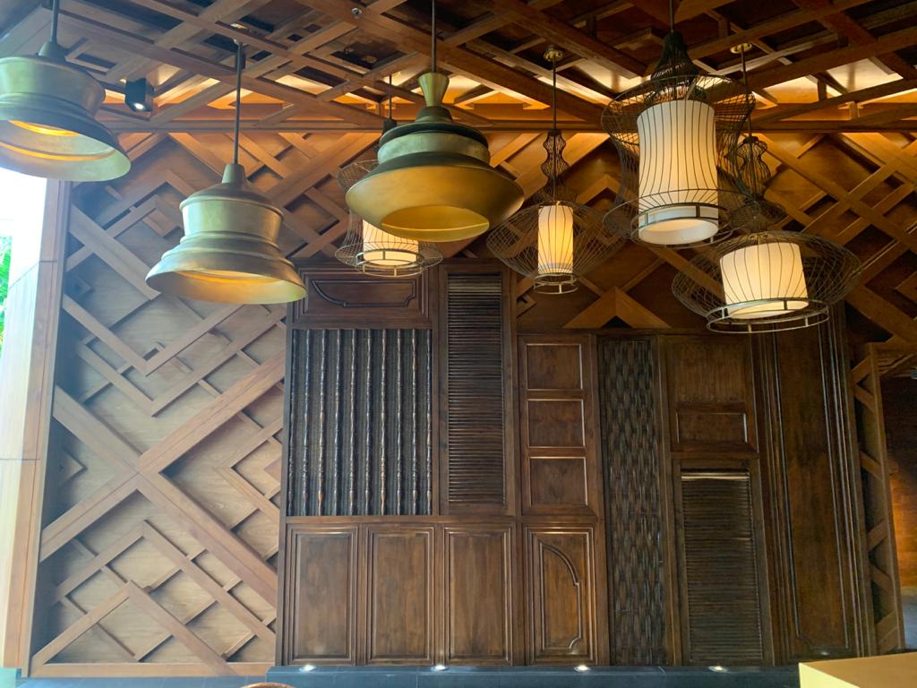 Lampu Minimalis Kuningan - Lampu minimalis kuningan, garis bersih.