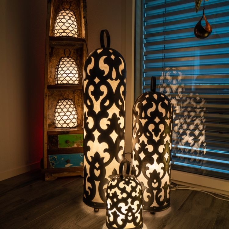 Lampu Taman - Lampu taman bergaya modern elegan.